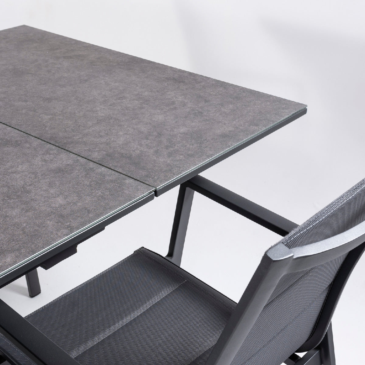 Conjunto De Mesas Y Sillas Acolchadas De Exterior, Mesa Extensible 150 A 250 Cm, Aluminio Y Cristal, Color Antracita_3