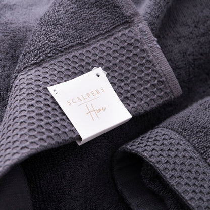 Toalla De Baño 90x150cm 100% Algodón 550gsm Gris Oscuro Logo Bordado Scalpers Home_5