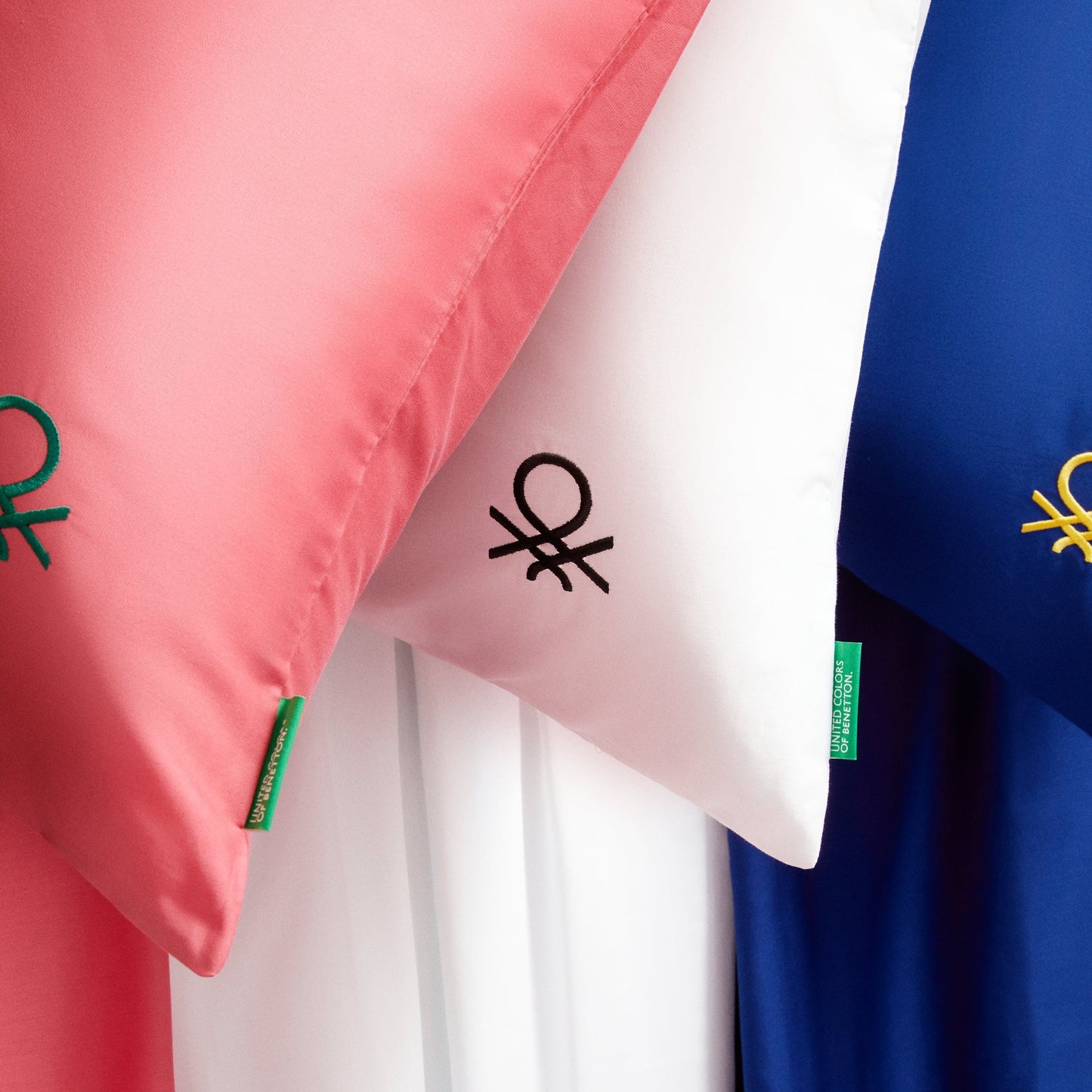 Set 4pzs Sabana King: Sabana Plana (260x280cm C/ Dobladillo Simple 5cm) + Sabana Bajera (200x200+30cm Flap) + 2 Funda De Almohada (50x80cm) 100% Algo