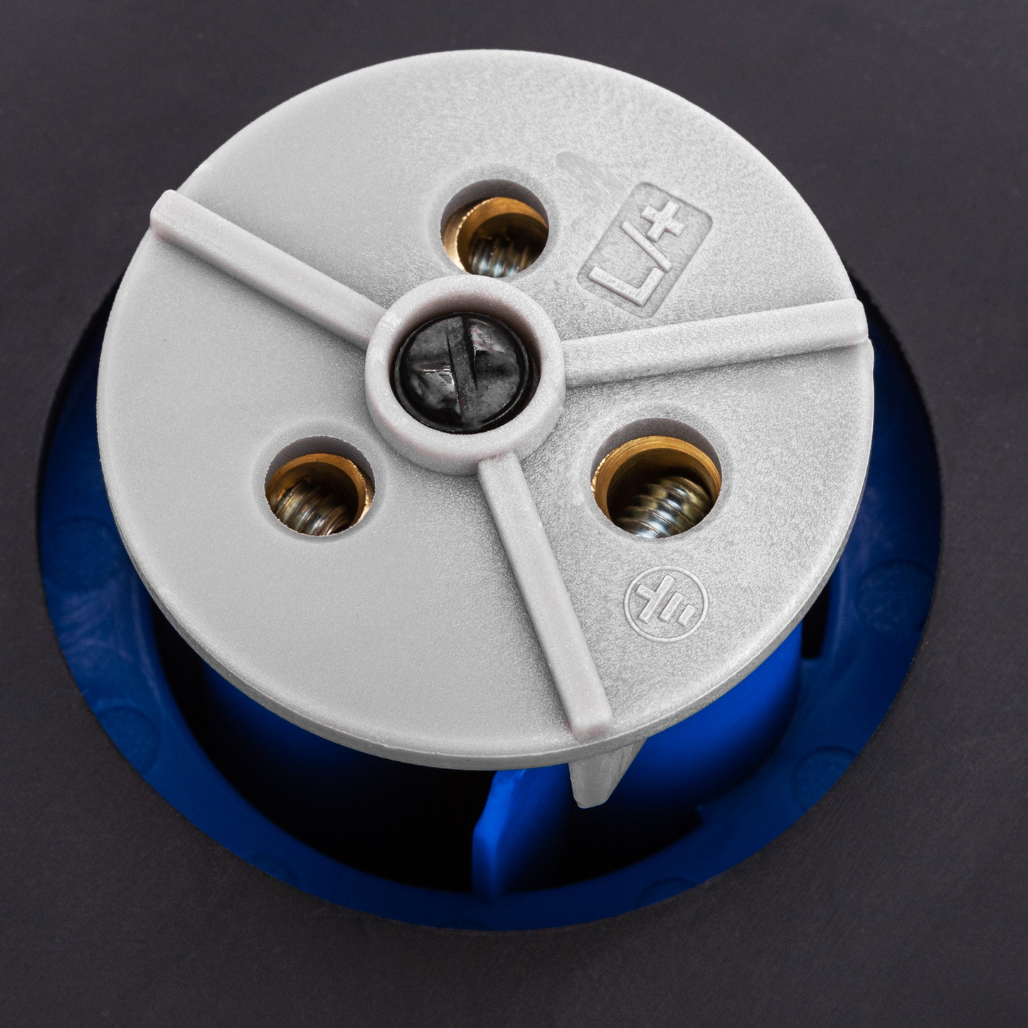 Base De Enchufe Industrial Cetac Hembra 2p+t 16a 250v Ip44 Para Empotrar_4