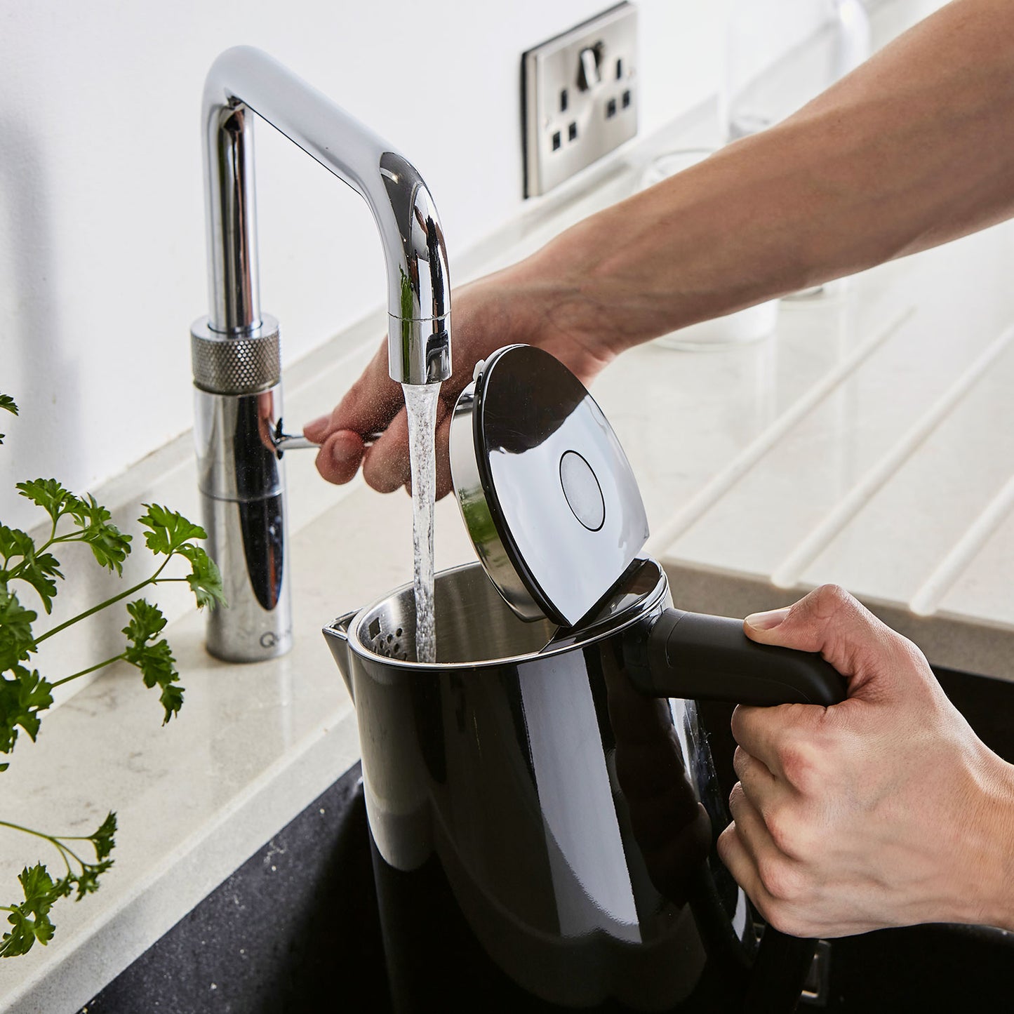 Alexa Hervidor Agua Eléctrico Inteligente Wifi Smart Kettle 1,5l Inalámbrico Control Táctil Led Swan Sk14650blkneu, Negro