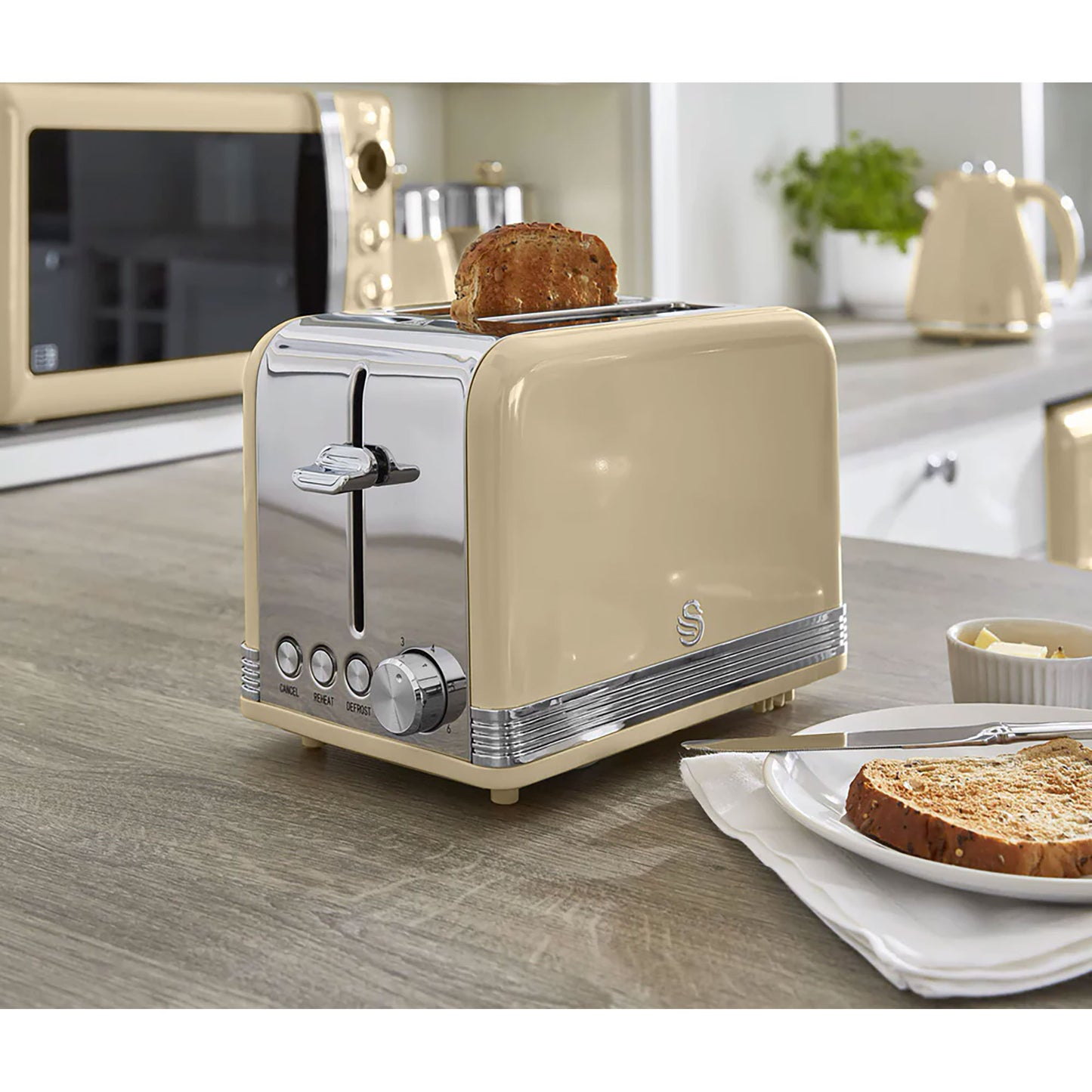Swan Retro Set Desayuno Hervidor Agua 1,8l, Tostadora 2 Rebanadas, Microondas Digital 20l, Vintage, Strp2070cneu, Crema_3