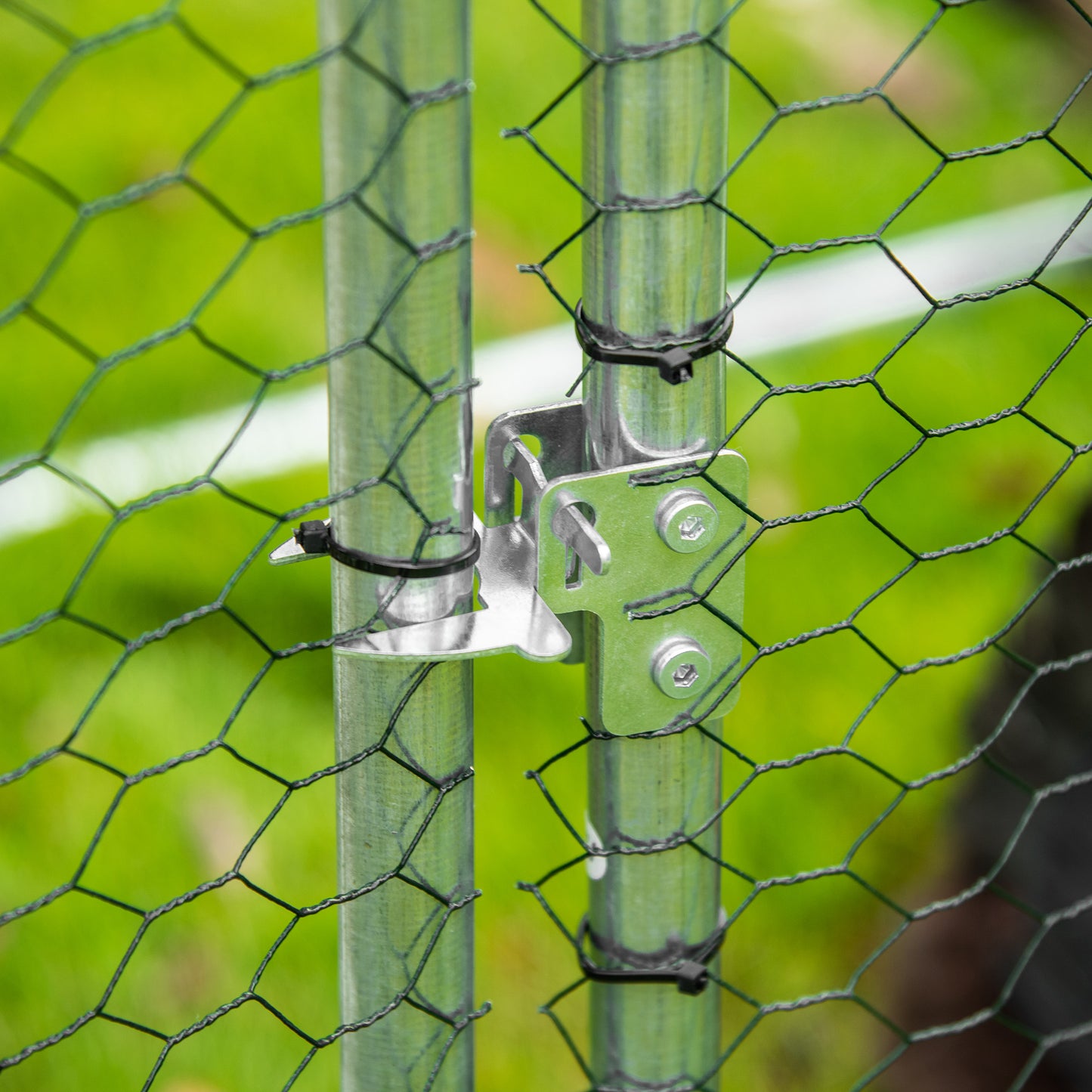 Pawhut Gallinero Exterior Grande 2x1,05x1,72m Acero Galvanizado Con Cerradura_4
