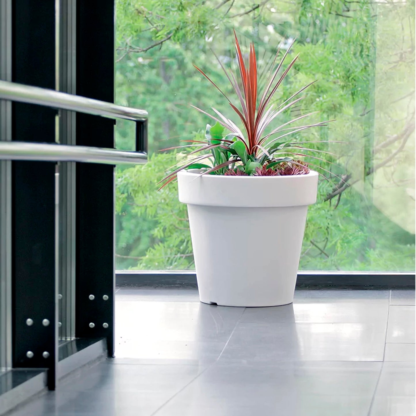 Maceta Lexo Round 92l., Dimensiones (mm) 600x600x550, Color Gris Piedra_4