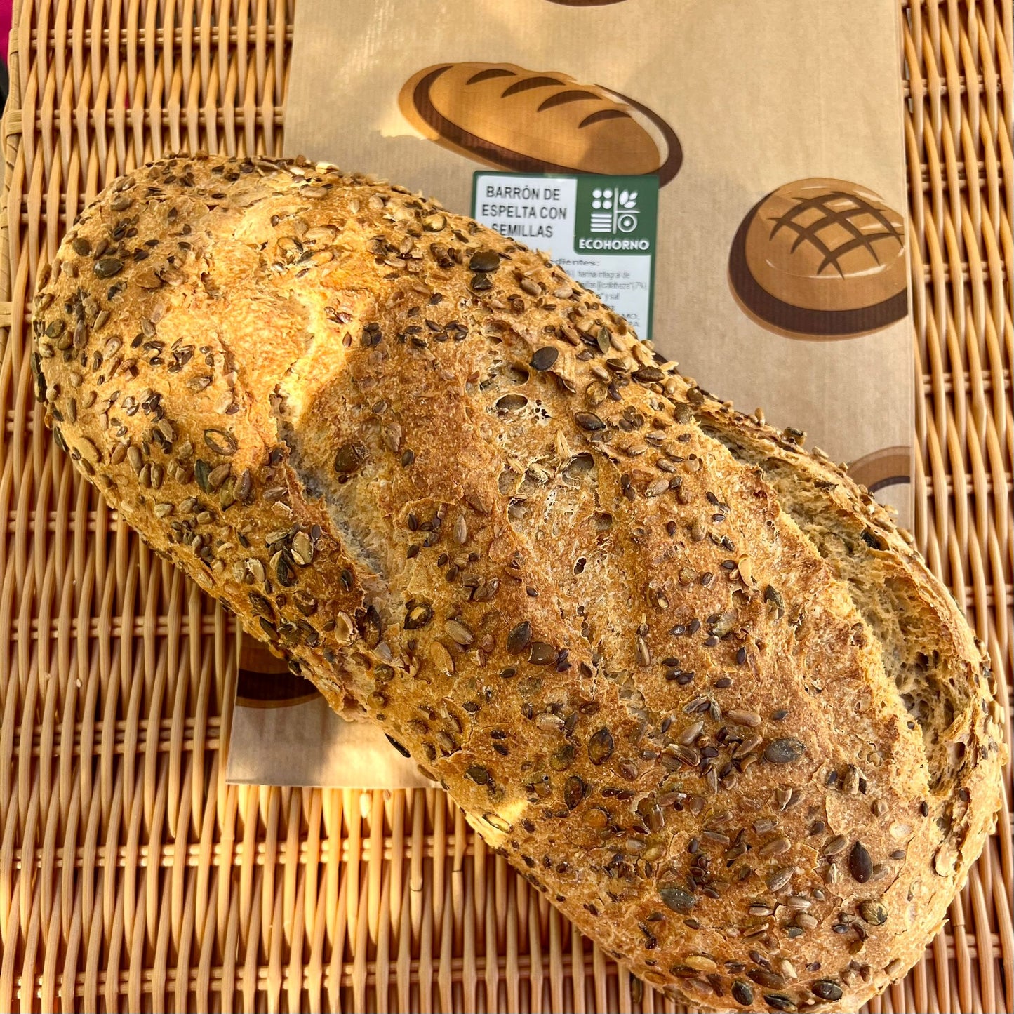 Barra de pan grande ecológico de espelta con semillas