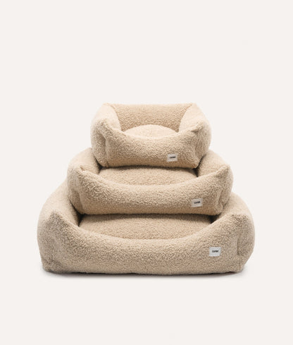 Cafide Cama De Material Reciclado Para Perro Con Tejido Estilo Borreguito Beige. Modelo Snozy.