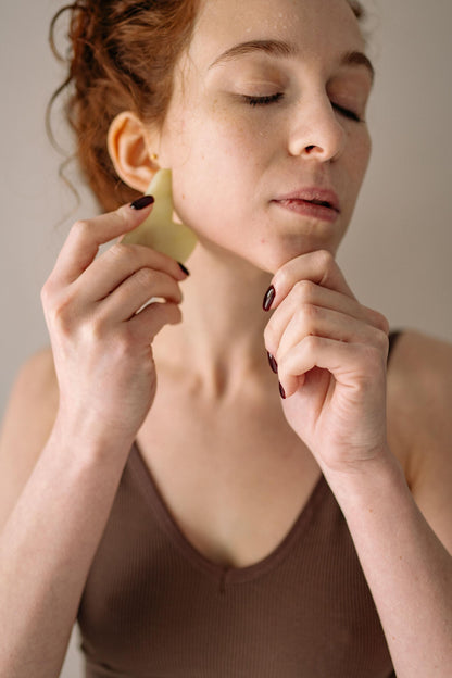 Gua Sha facial de Jade Verde para masaje facial y rutina de skincare | CISTUS_2