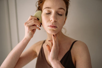 Gua Sha facial de Jade Verde para masaje facial y rutina de skincare | CISTUS_4