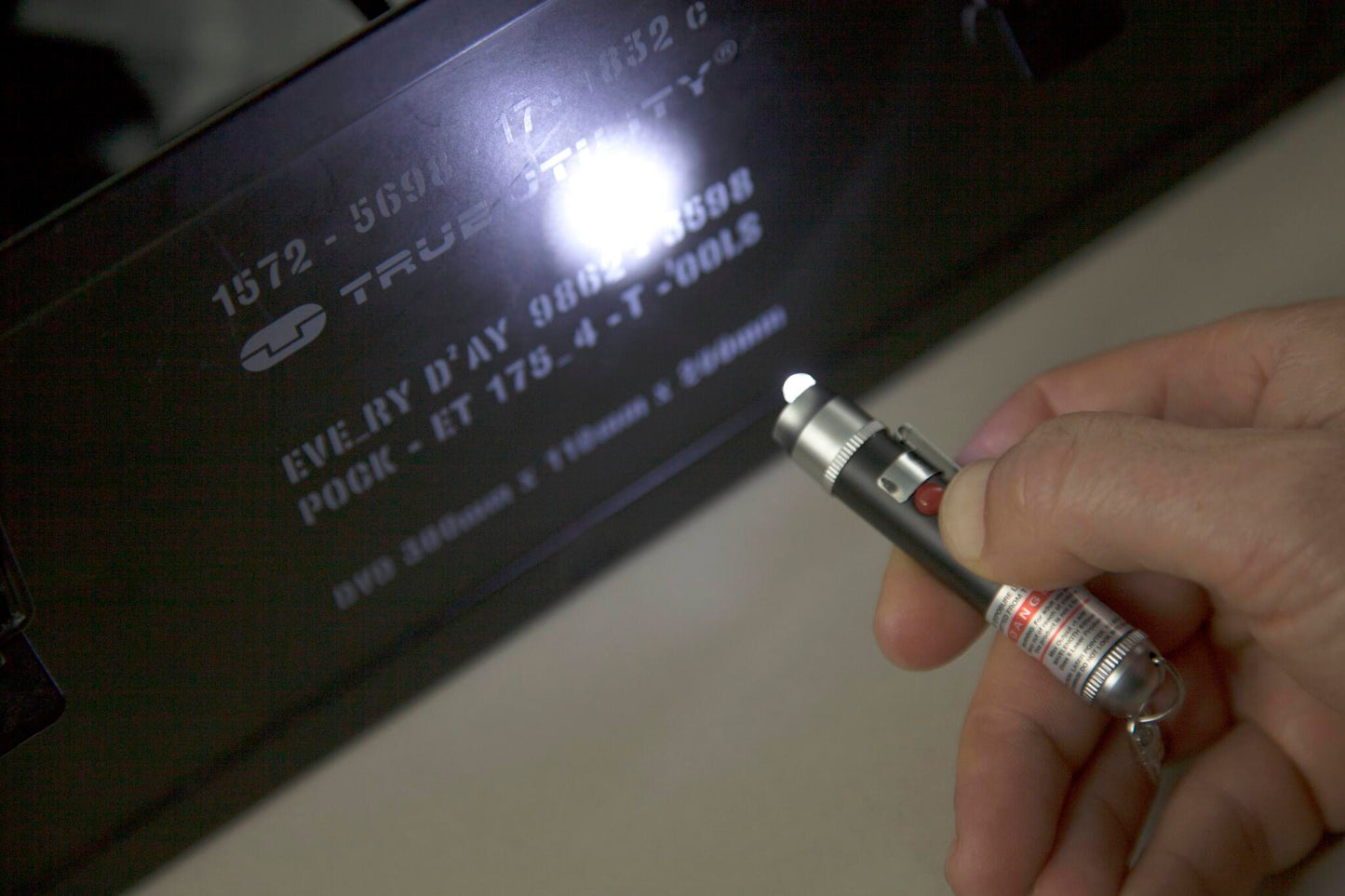 Laserlite- Potente Linterna Led Con Láser Rojo_1