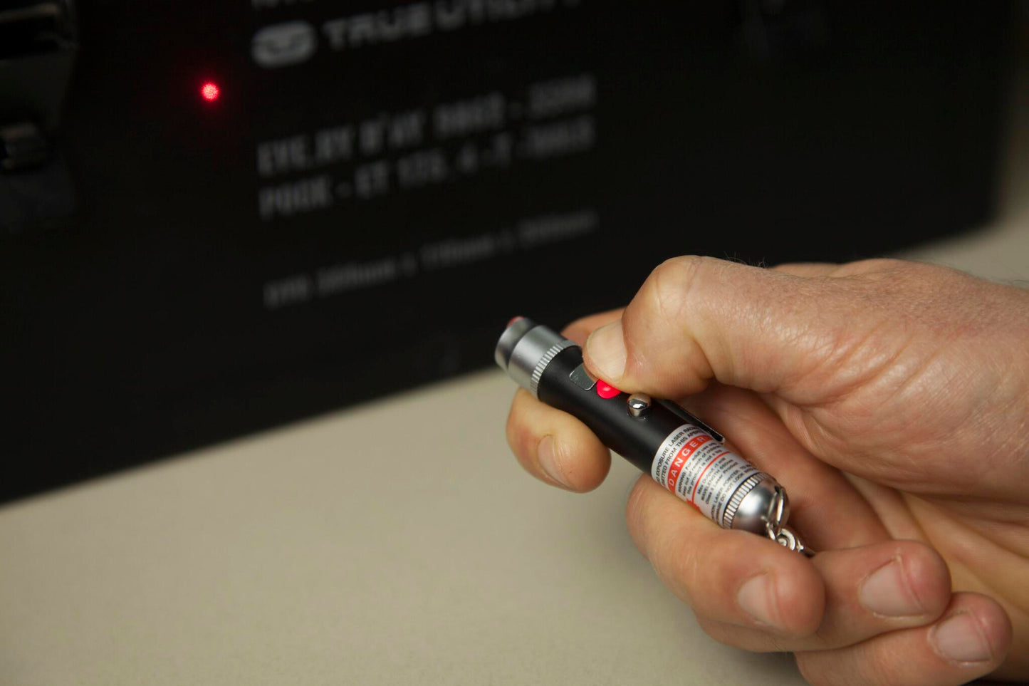 Laserlite- Potente Linterna Led Con Láser Rojo_2