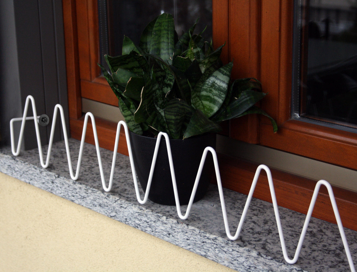 Soporte Anticaida Jardineras Serpentello Blanco._0