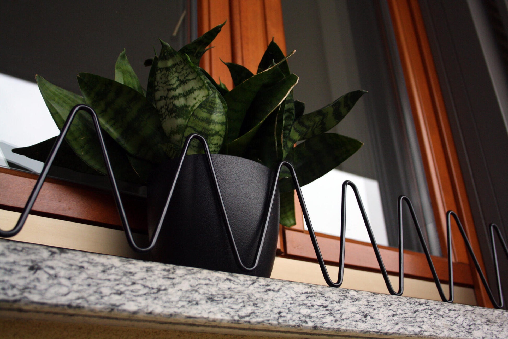 Soporte Anticaida Jardineras Serpentello Negro_2