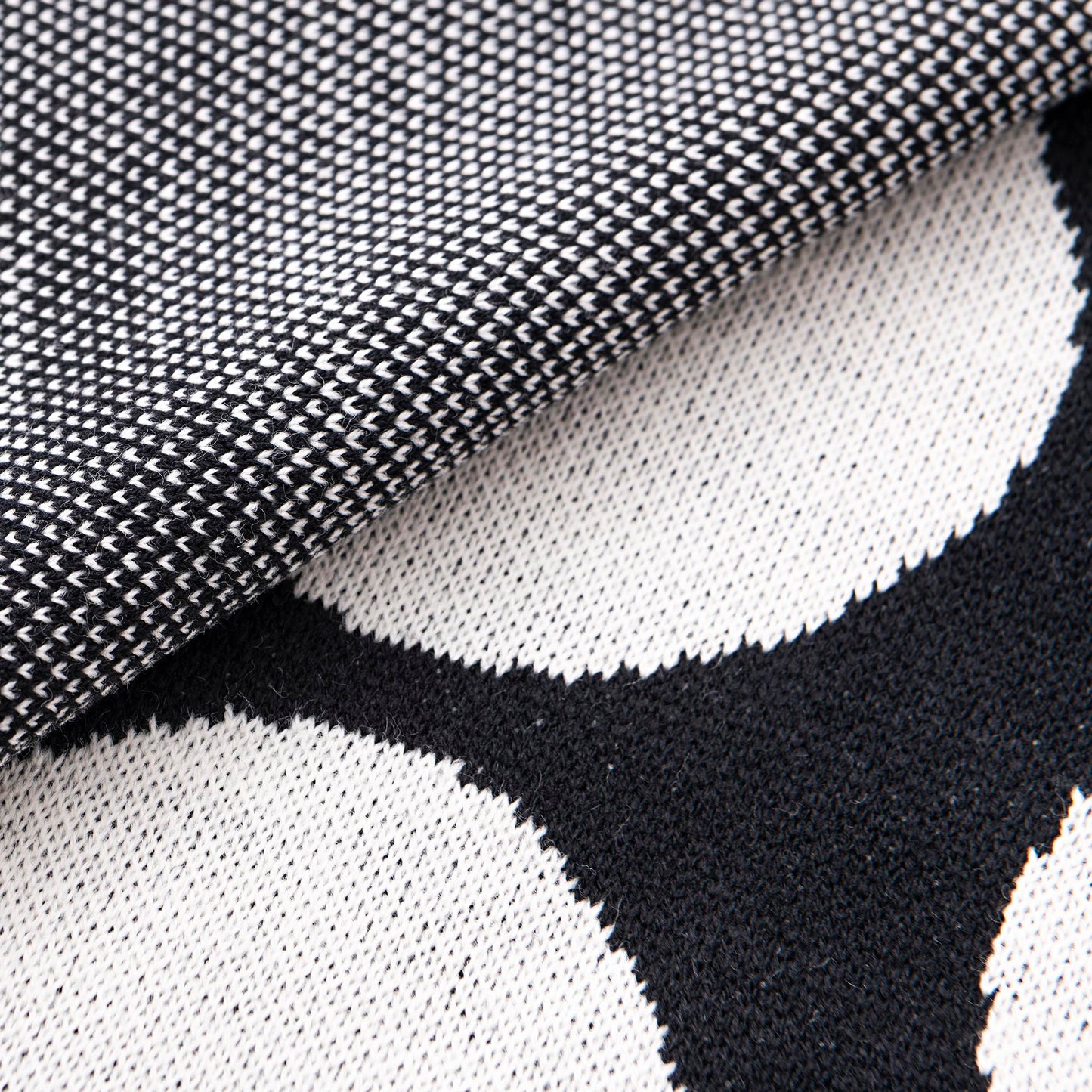 Manta 140x190cm 100% Acrilico 1000gr Topos Negros Benetton