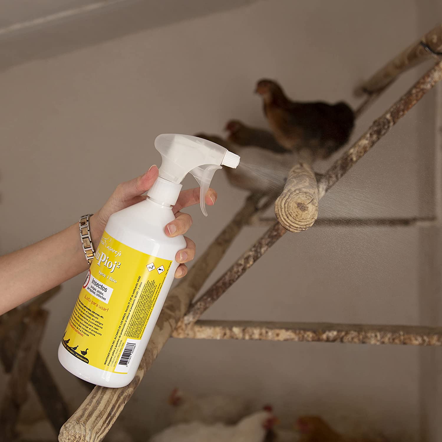 Solupioj Spray - Gallinas, Ácaros, Garrapatas, Chinches - Desinsectante Para Instalaciones De Animales - 1 Litro_3