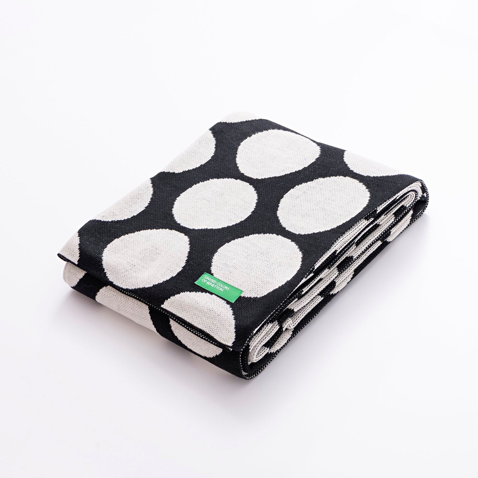 Manta 140x190cm 100% Acrilico 1000gr Topos Negros Benetton_1
