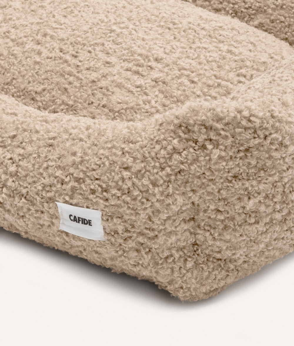 Cafide Cama De Material Reciclado Para Perro Con Tejido Estilo Borreguito Beige. Modelo Snozy._3