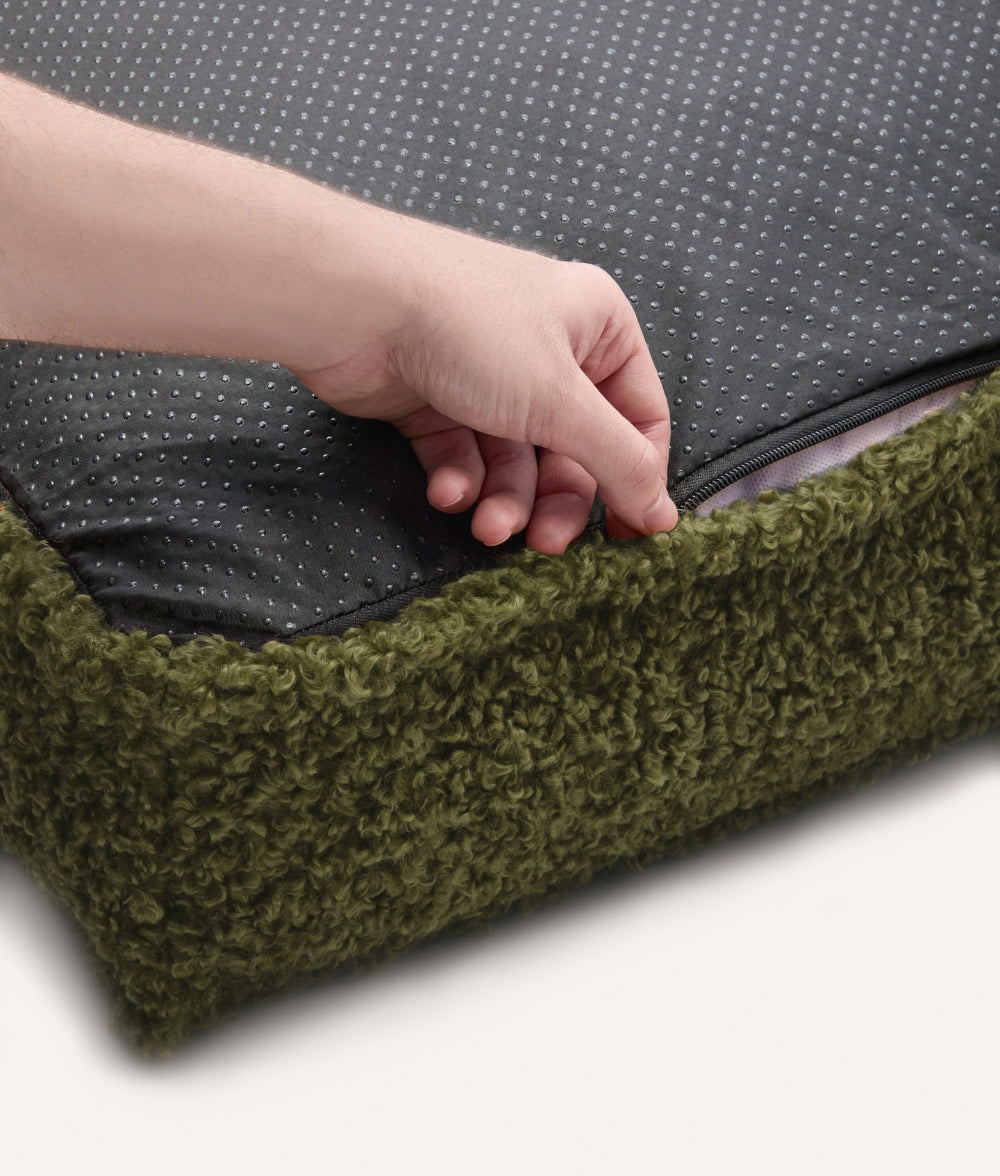 Cafide Cama De Material Reciclado Para Perro Con Tejido Estilo Borreguito Verde. Modelo Cuadra._3