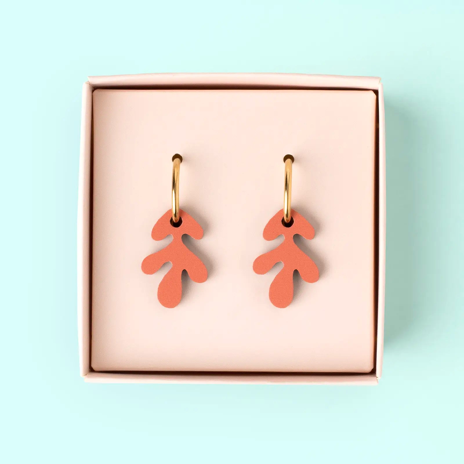 Pendientes Coral Nature Vibes - Acero Quirúrgico y Baño de Oro 18k - Resetea_1