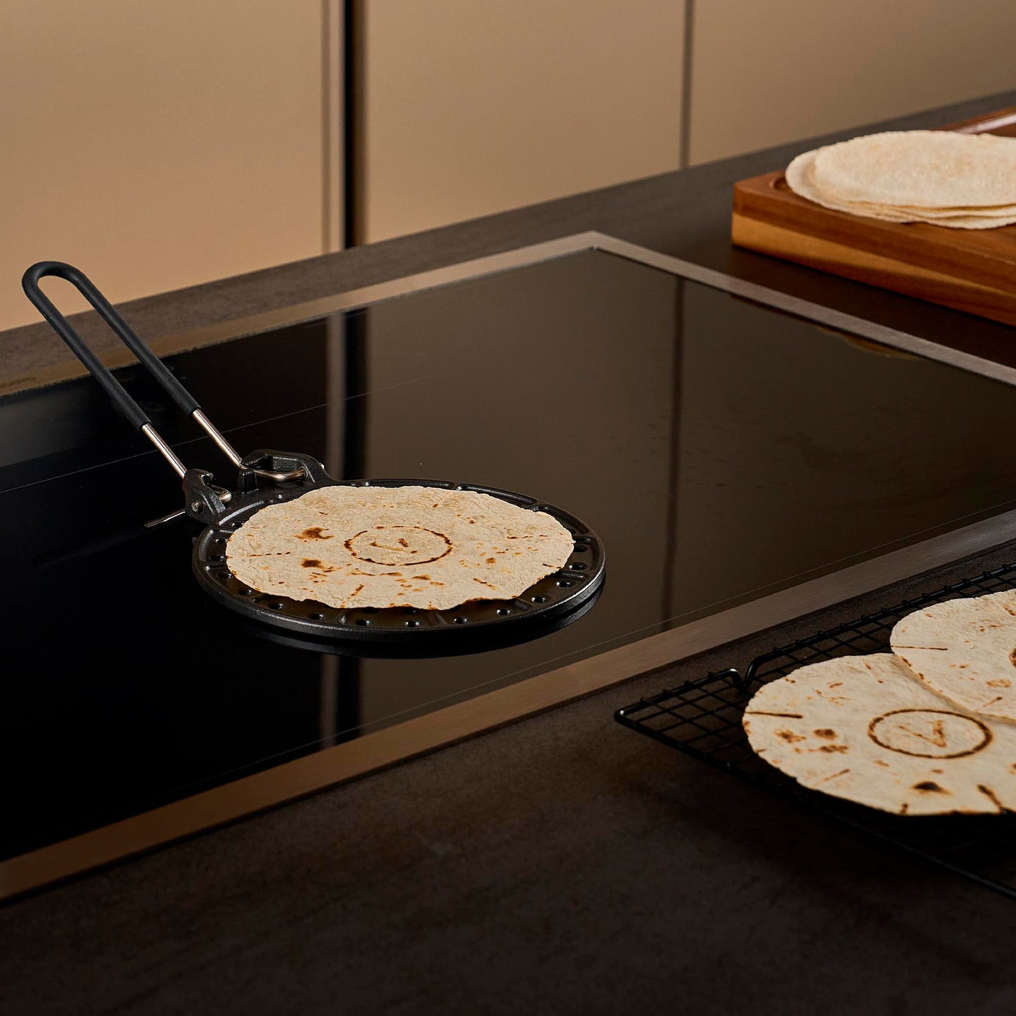 Victoria Parrilla Tostadora Arepas Hierro Fundido Esmaltado 20cm Libre De Pfoa Inducción, Gas, Barbacoa, 39.837, Negro_3