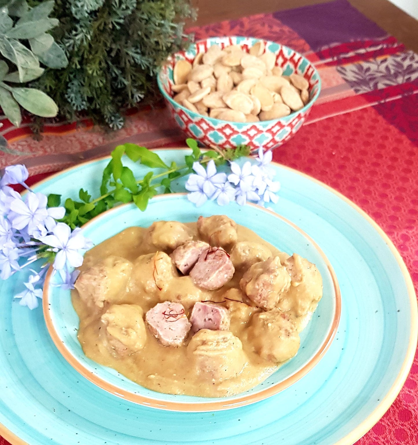 Albóndigas En Salsa De Almendras Y Azafrán
