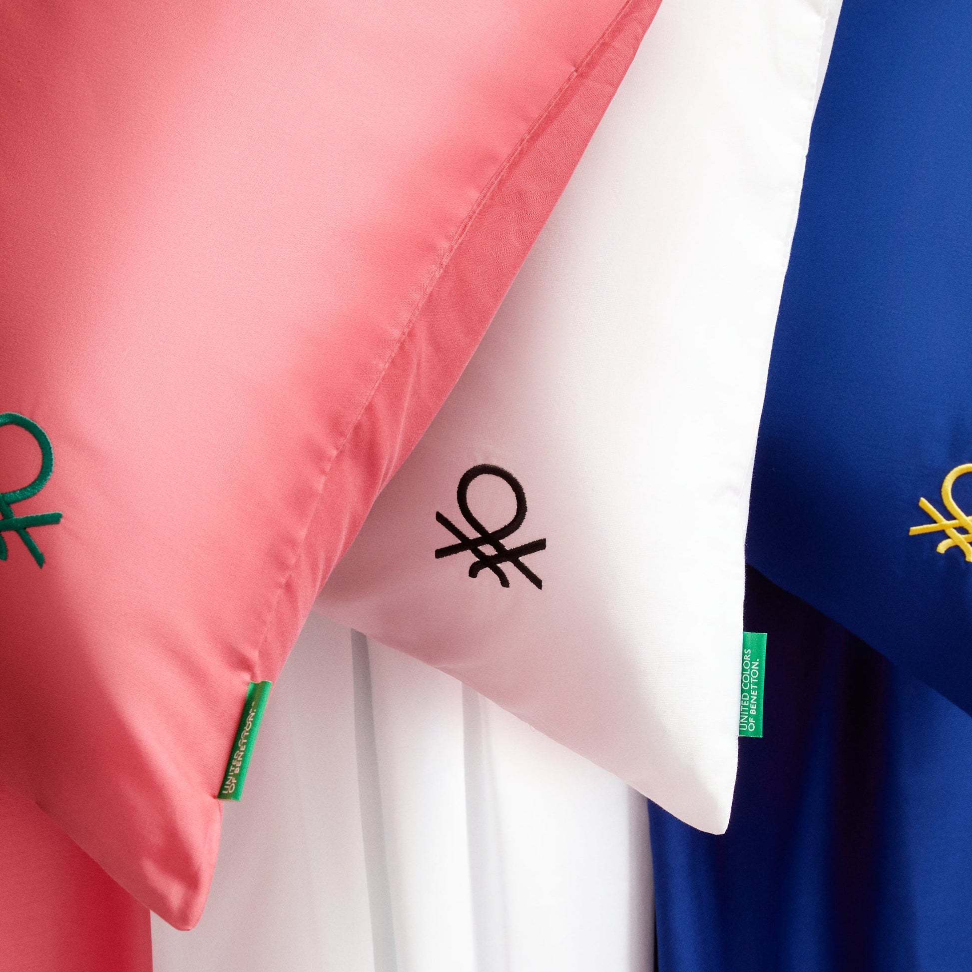 Set 4pzs Sabana King: Sabana Plana (270x280cm C/ Dobladillo Simple 5cm) + Sabana Bajera (200x200+40cm Flap) + 2 Funda De Almohada (50x85cm) 100% Algo