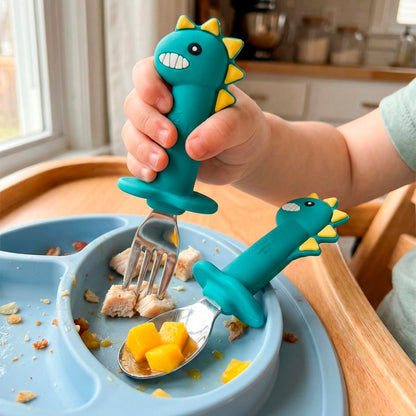 Juego De Cubiertos Ergonómicos Para Bebé Con Forma De Dinosaurio · Set 2 Piezas Althea Living Verde_5