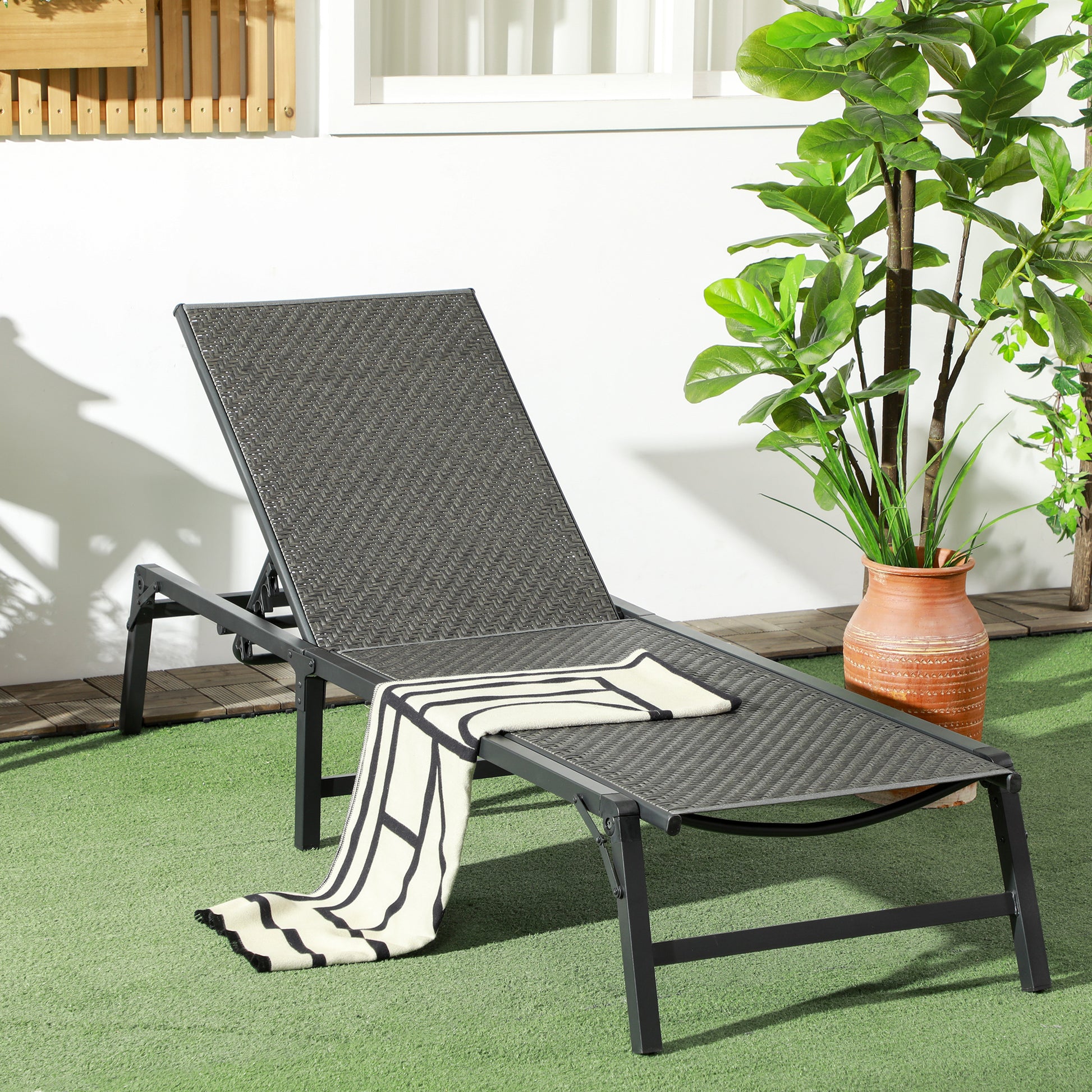 Outsunny Tumbona De Ratán Sintético Plegable Con Respaldo Ajustable Gris Oscuro_1