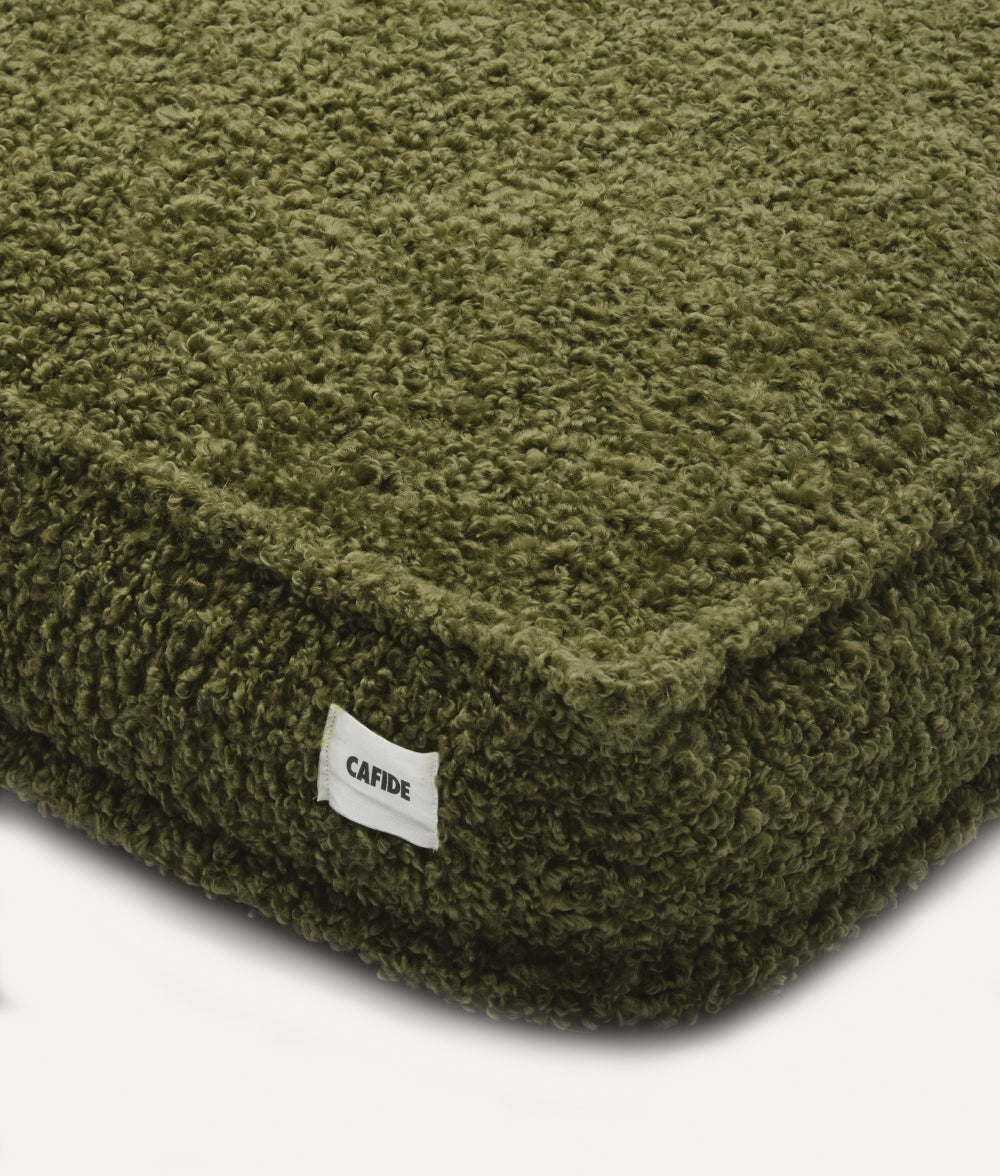 Cafide Cama De Material Reciclado Para Perro Con Tejido Estilo Borreguito Verde. Modelo Cuadra.