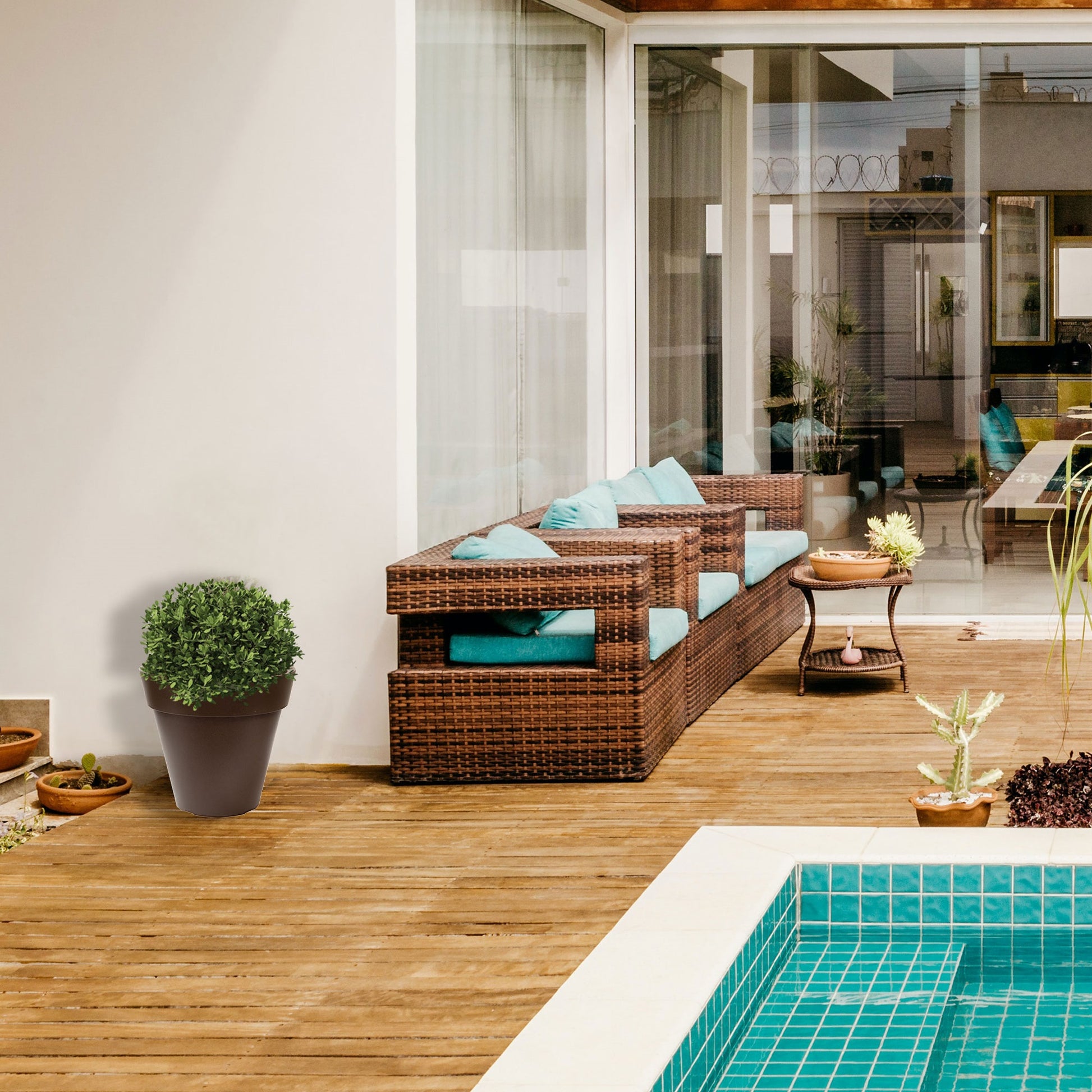 Macetero De Polietileno Por Rotomoldeo Color Bronce 35x30 Cm