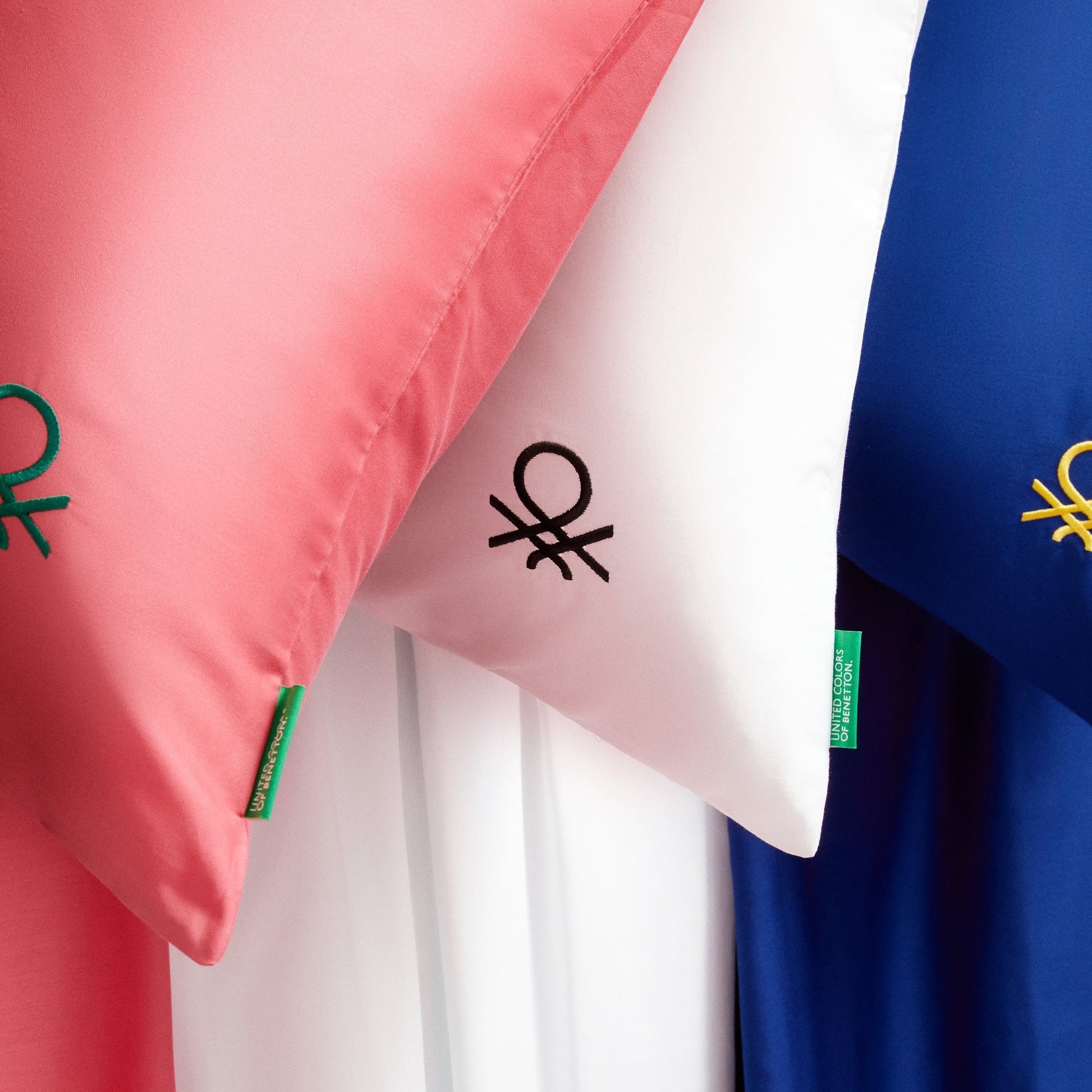 Set 4pzs Sabana King: Sabana Plana (260x280cm C/ Dobladillo Simple 5cm) + Sabana Bajera (200x200+30cm Flap) + 2 Funda De Almohada (50x80cm) 100% Algo