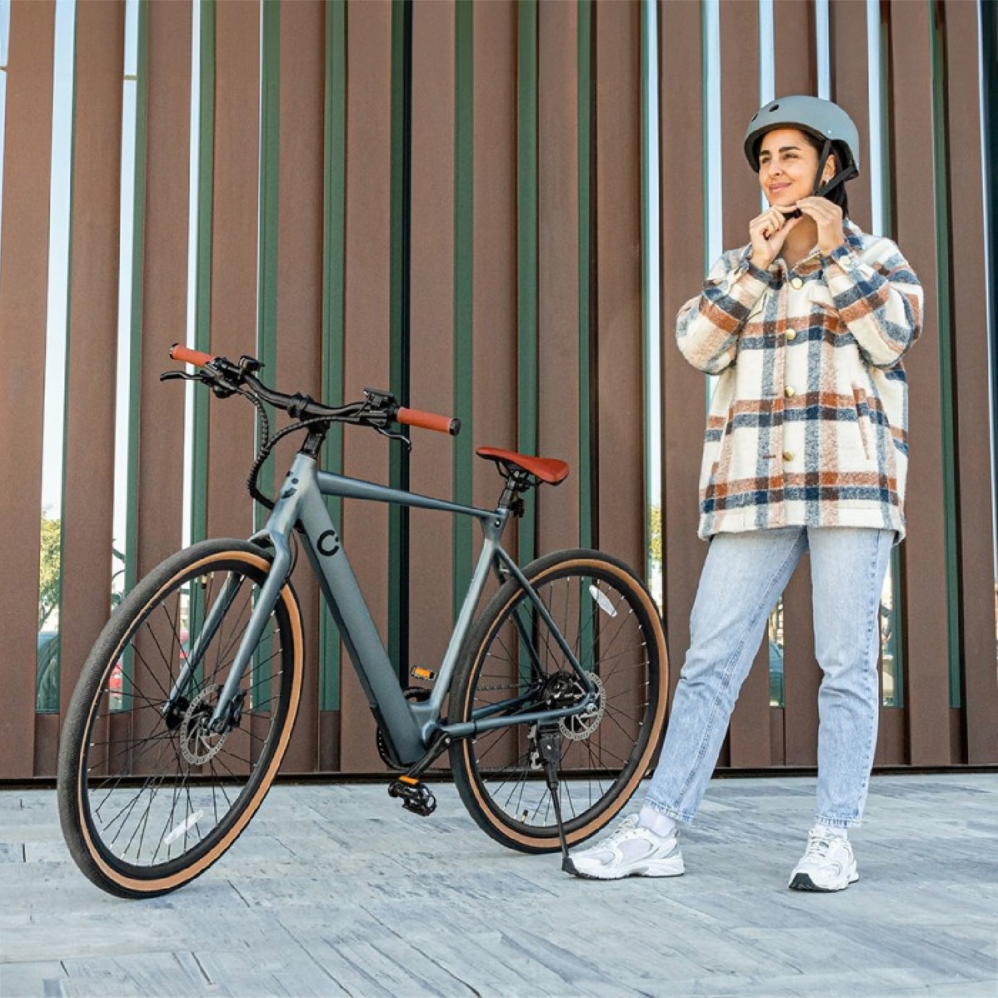 Casco Urbano Para Bicicletas Y Patinetes Eléctricos Talla L-xl Brainguard Urban Grey L-xl (58-61 Cm). Color Gris, Homologado Para Cumplir Con La Máx_3