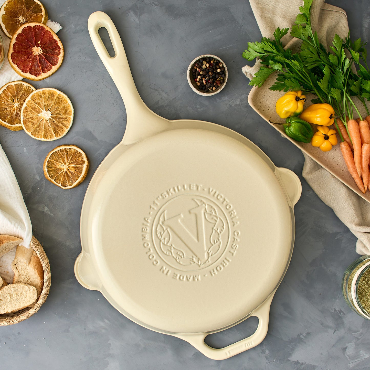 Victoria Sartén Hierro Fundido Esmaltado White Sable Inducción 28cm Apta Fuego, Barbacoa, Horno, Vitrocerámica_3