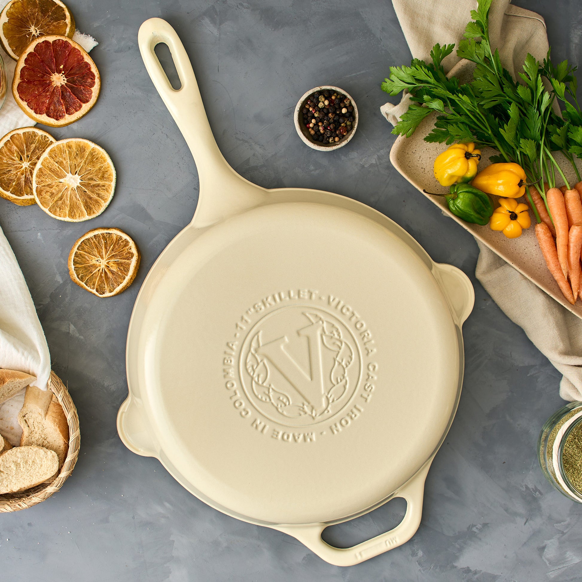 Victoria Sartén Hierro Fundido Esmaltado White Sable Inducción 28cm Apta Fuego, Barbacoa, Horno, Vitrocerámica_3