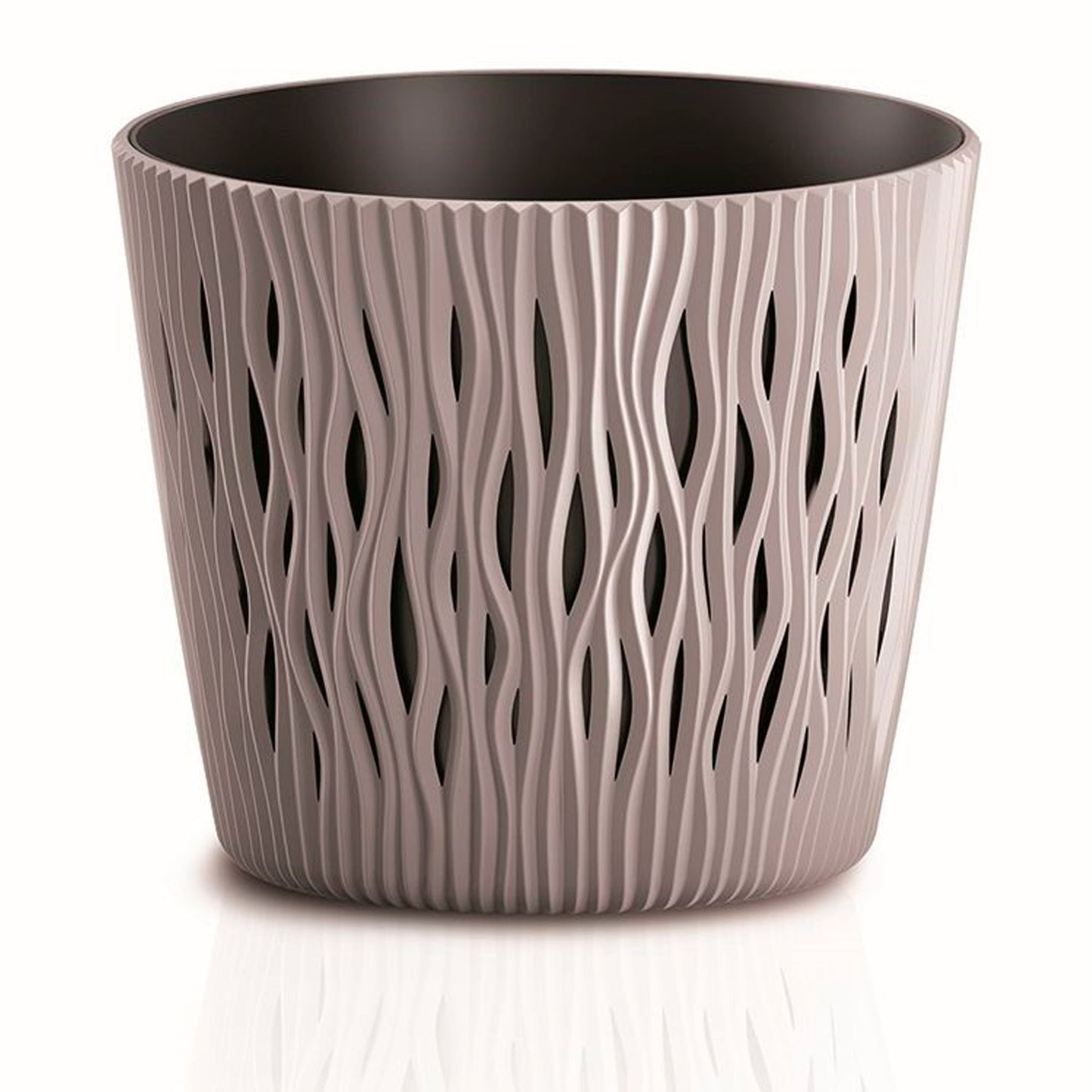 Maceta Redonda De Plastico Sandy Round En Color Mocca 15,8 (largo) X 15,8 (ancho) X 13,8 (alto) Cm_0