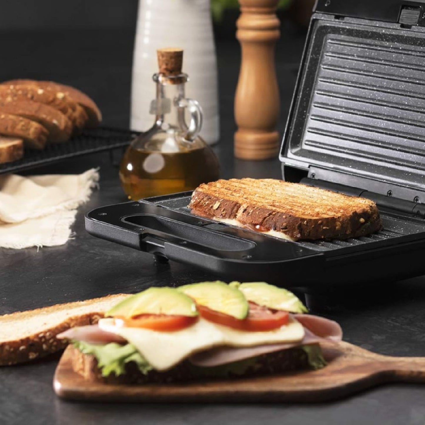Sandwichera Rock´ntoast 3in1. 800 W, Capacidad Para 2 Sándwiches, Acabados En Acero Inoxidable, 3 Placa Intercambiables Con Revestimiento De Piedra_4