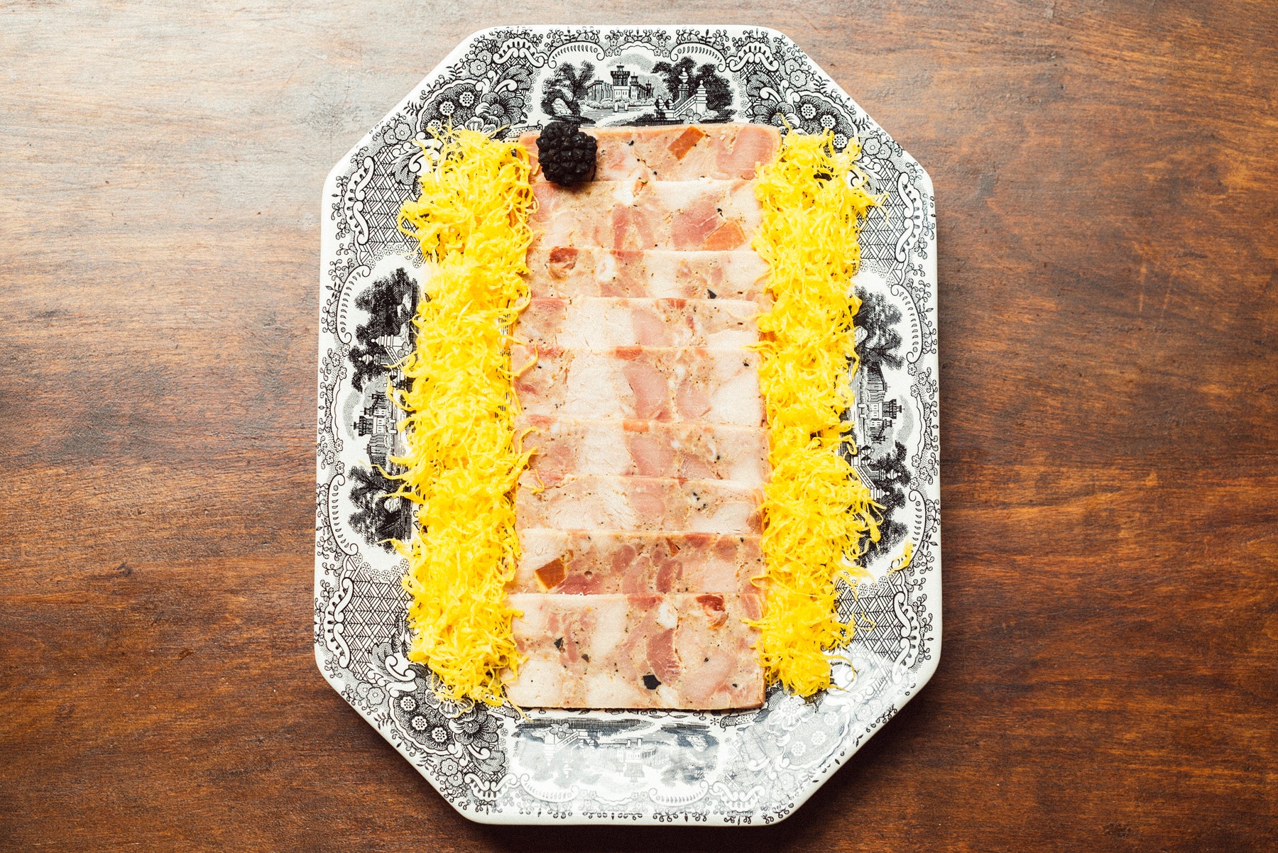 Pavo Trufado Al Estilo Andaluz Lonchas Con Huevo Hilado