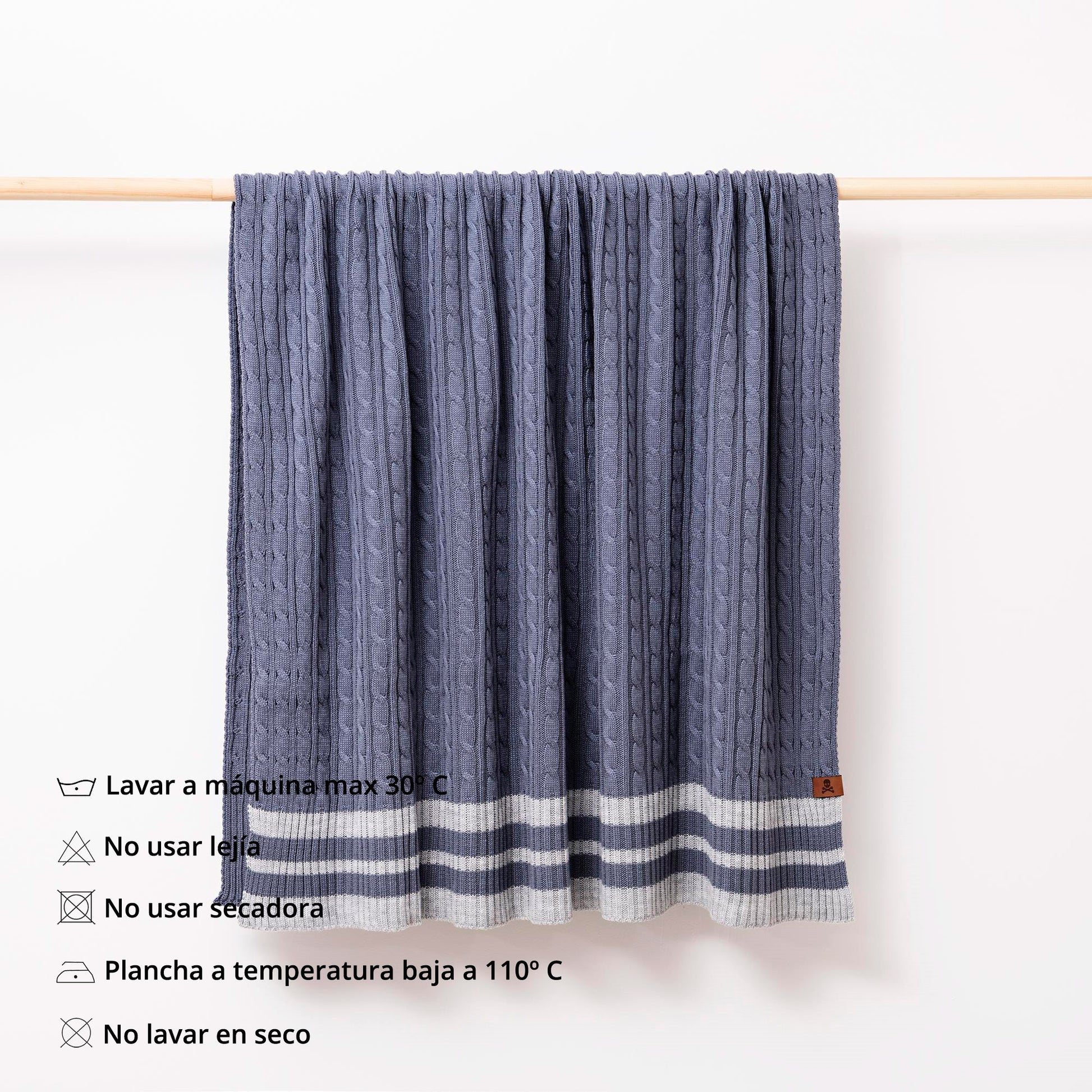 Manta Punto De Ochos 140x190cm 100% Acrílico 200gsm Azul Con Rallas Grises Scalpers Home