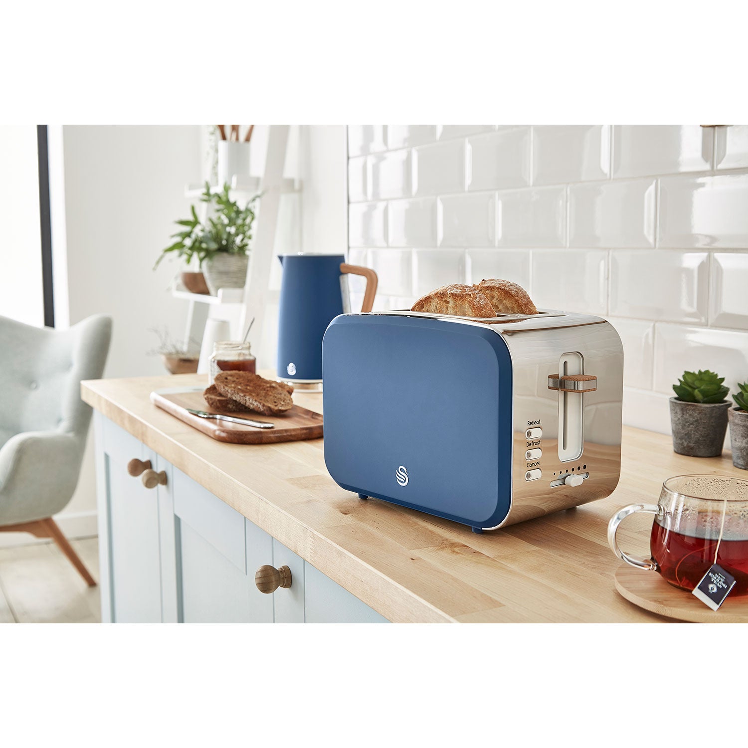 Swan Set Desayuno, Hervidor Agua 1,7 L, Tostadora Ranura Ancha 2 Rebanadas, Diseño Nordic, Stp2090bluneu, Azul 2200w_2
