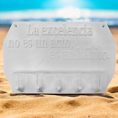 Colgador De Llaves La Excelencia No Es Un Acto Es Un Hábito Blanco._1