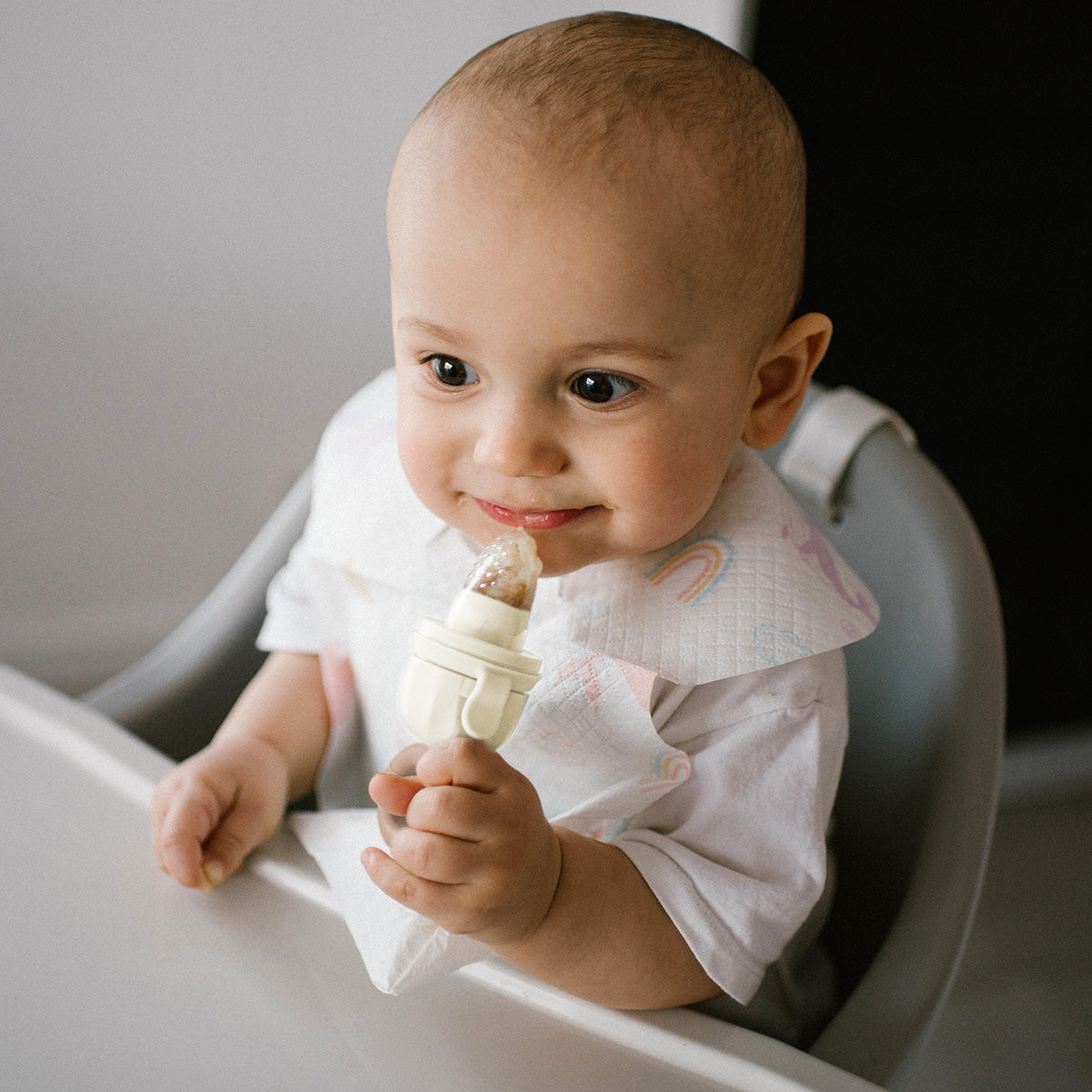 Alimentador Antiahogo Dino Beige Babyono_5