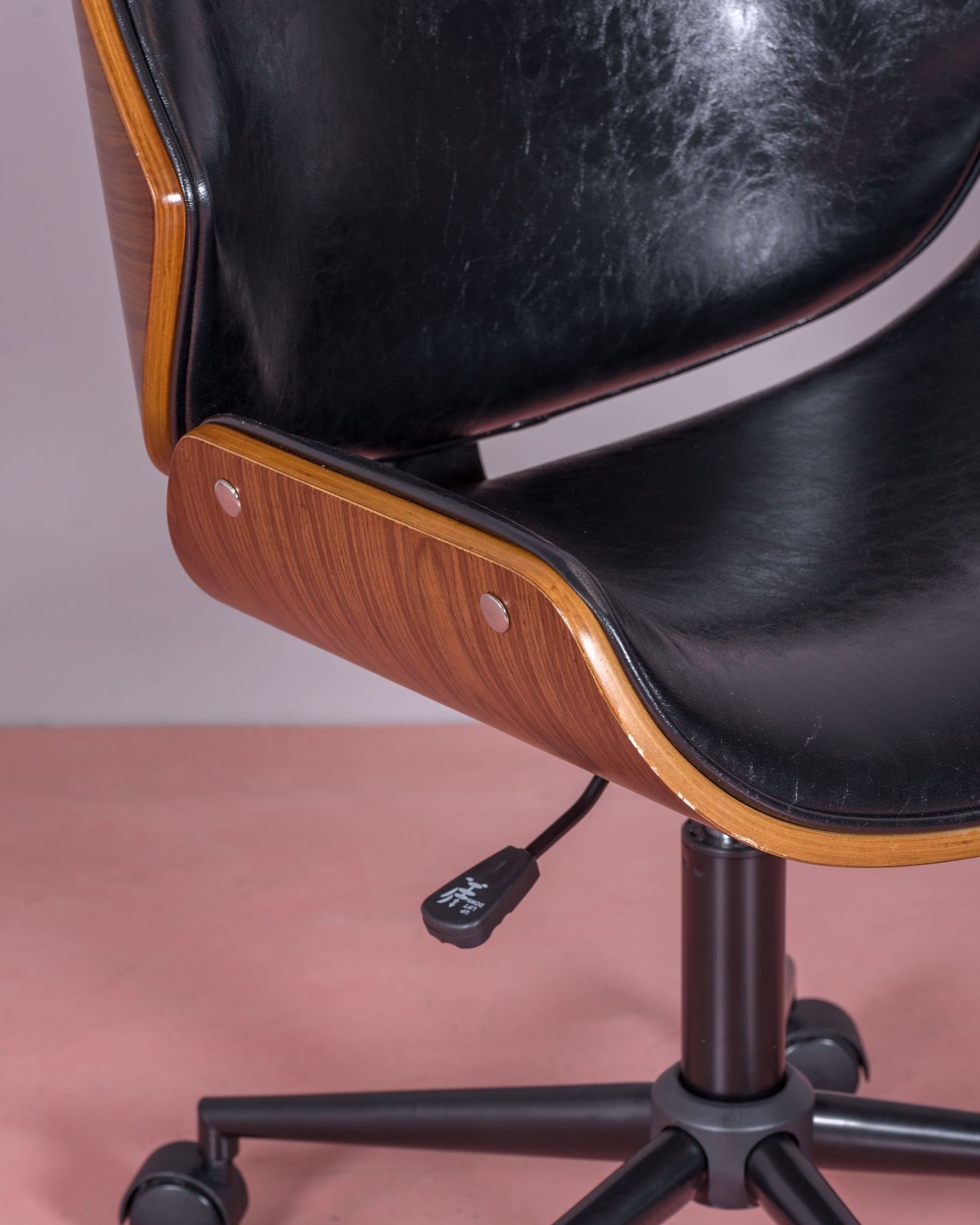 Silla De Oficina Retro En Madera De Nogal Y Polipiel - Nordic_3