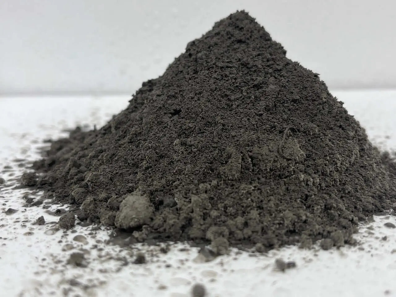 Basalto Y Humus | Enmienda Mineral Con Microbiota / Saco 20 Kg 15 L_1