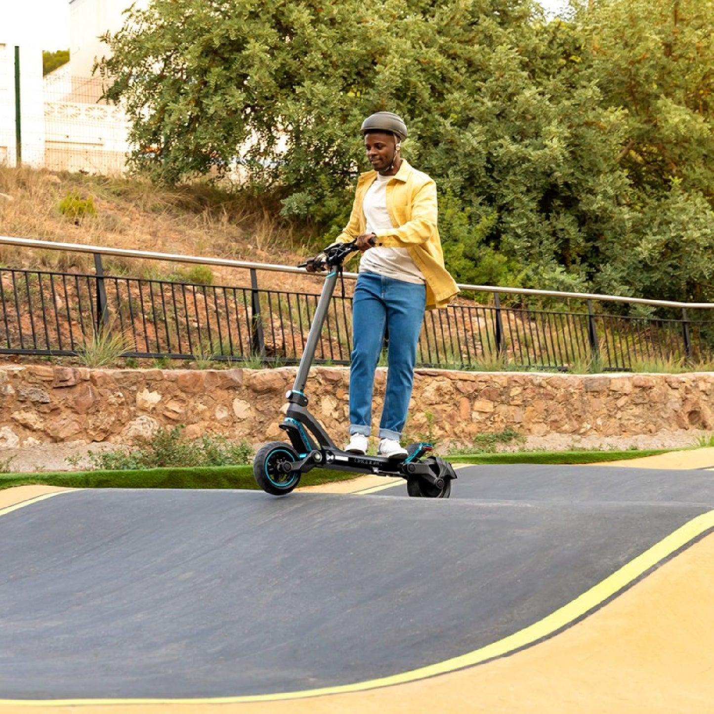 Patinete Eléctrico Bongo Z+ On Road. 1000 W, Suspensión Dinámica De Doble Brazo Con Tecnología Sxƨ, Autonomía De Hasta 55 Km, Ruedas On Road De 10.5_2