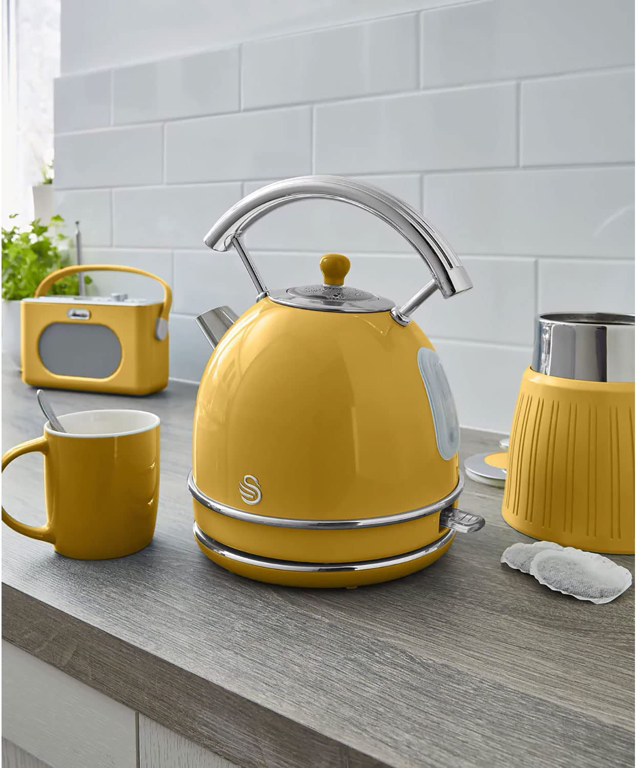 Swan Retro Hervidor Agua Eléctrico, 1,8 L, Resistencia Oculta Acero Inoxidable, Inalámbrico, Sk14630yelneu,amarillo_2